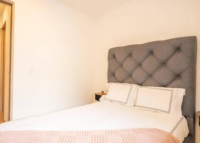 Stunning 3br In Condesa With Terrace, Pool & Gym
